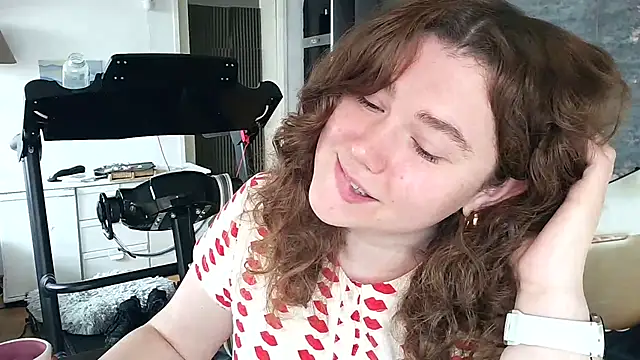 Snapshot of AmeliFoxi chatting on May 7, 2026, 9:45 am AmeliFoxi online show from May 7, 2026, 9:45 am