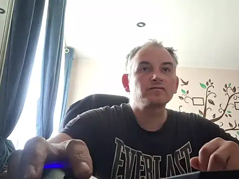 Snapshot of Piotr481 chatting on May 4, 2026, 2:42 pm Piotr481 online show from May 4, 2026, 2:42 pm