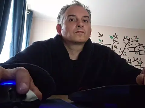 Snapshot of Piotr481 chatting on May 7, 2026, 4:10 pm Piotr481 online show from May 7, 2026, 4:10 pm
