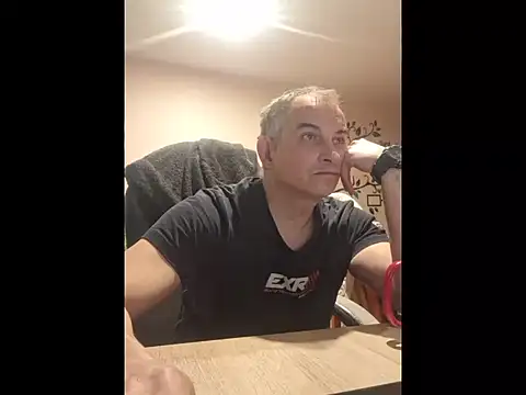 Snapshot of Piotr481 chatting on April 23, 2026, 6:20 pm Piotr481 online show from April 23, 2026, 6:20 pm