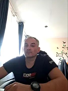 Snapshot of Piotr481 chatting on April 17, 2026, 4:32 pm Piotr481 online show from April 17, 2026, 4:32 pm
