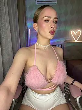 AlisaPearl online show from May 17, 2026, 7:58 pm