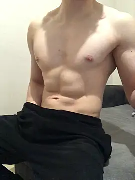 maxence 096 online show from April 19, 2026, 8:33 pm