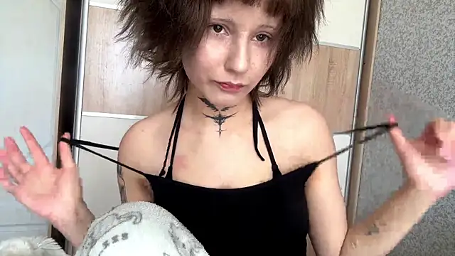 WuhhwLina online show from April 15, 2026, 8:53 am