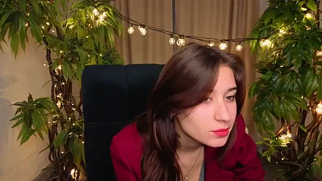 SuzanneJackson online show from April 18, 2026, 5:04 pm