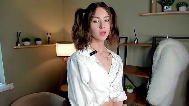 Snapshot of Peaches_Peaches chatting on May 8, 2026, 9:13 am Peaches Peaches online show from May 8, 2026, 9:13 am