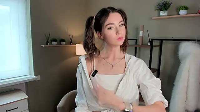 Snapshot of Peaches_Peaches chatting on April 21, 2026, 9:49 am Peaches Peaches online show from April 21, 2026, 9:49 am