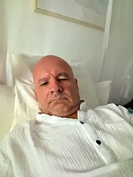 Snapshot of mannohmann5 chatting on June 16, 2026, 10:26 am mannohmann5 online show from June 16, 2026, 10:26 am