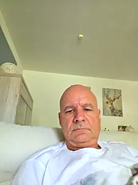 Snapshot of mannohmann5 chatting on June 18, 2026, 3:28 pm mannohmann5 online show from June 18, 2026, 3:28 pm