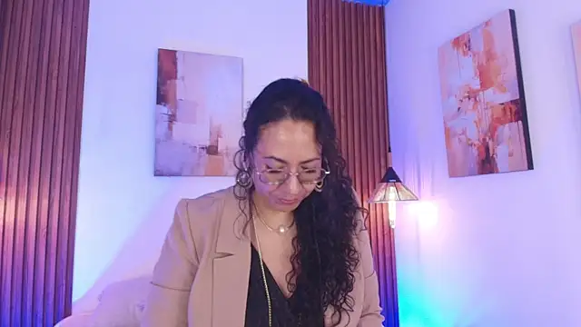 Snapshot of Velvet_Curly chatting on May 11, 2026, 12:28 pm Velvet Curly online show from May 11, 2026, 12:28 pm