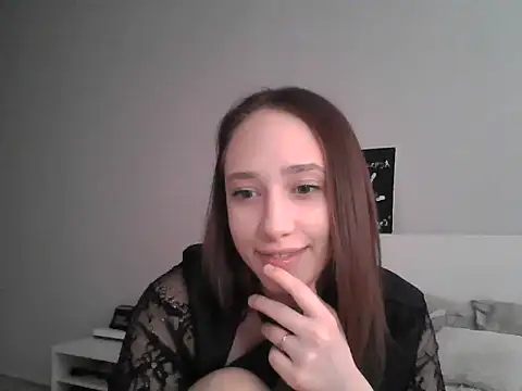 Snapshot of DarkMirel chatting on May 5, 2026, 1:36 pm DarkMirel online show from May 5, 2026, 1:36 pm