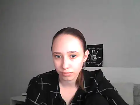 Snapshot of DarkMirel chatting on May 6, 2026, 4:22 pm DarkMirel online show from May 6, 2026, 4:22 pm