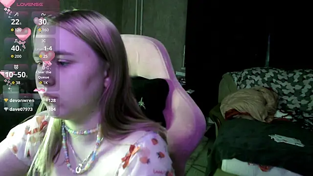 Ariana-May online show from April 16, 2026, 9:39 pm