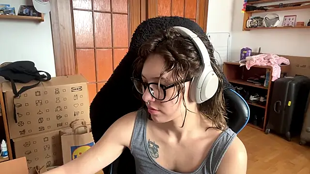PillowPeachX online show from May 17, 2026, 8:36 am