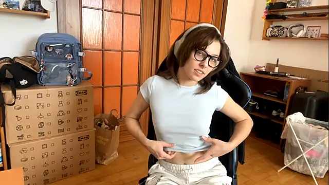 PillowPeachX online show from April 25, 2026, 11:35 am