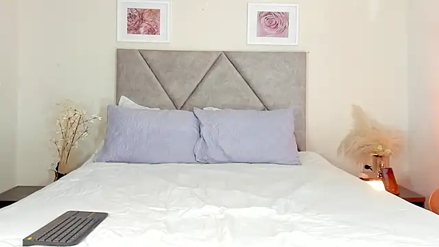 EmmaWilliammss online show from July 18, 2026, 3:59 am