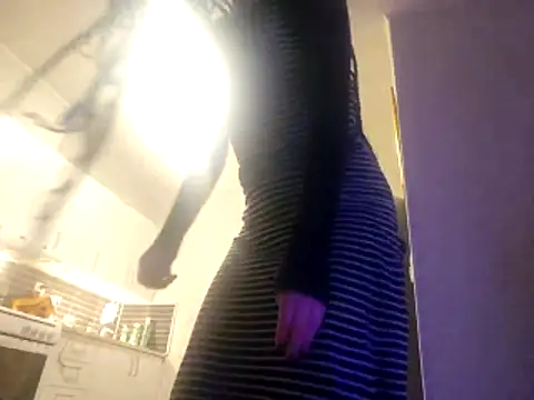 shyhornymommy online show from April 15, 2026, 10:43 pm