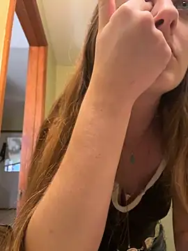 prettykitttty online show from April 16, 2026, 9:37 pm