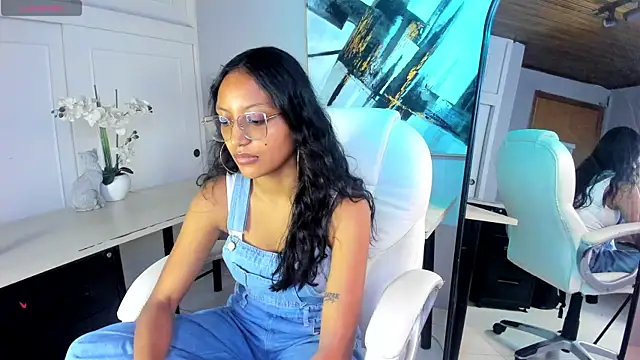 Snapshot of miel_ambar chatting on April 28, 2026, 3:38 pm miel ambar online show from April 28, 2026, 3:38 pm
