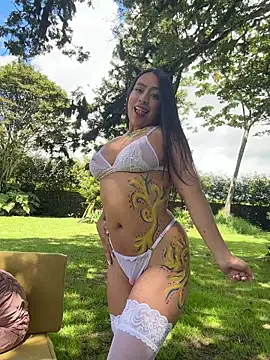 JuliettaGmz online show from June 17, 2026, 4:39 pm