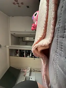 pazzuttraa online show from April 14, 2026, 3:50 pm