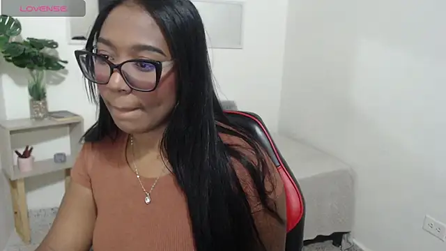 Chell Ivy online show from April 20, 2026, 2:07 pm