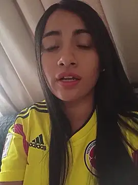DaniellaGiraldo online show from June 17, 2026, 2:27 pm