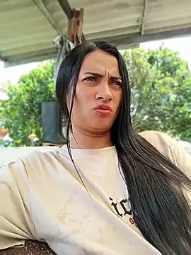 DaniellaGiraldo online show from May 18, 2026, 4:23 pm