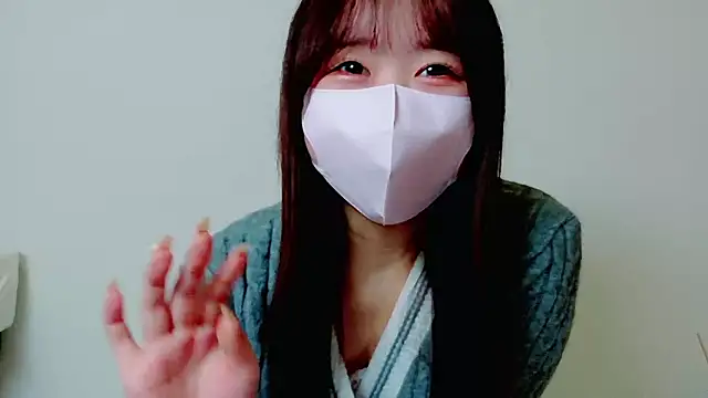 Yuyu xoxo online show from April 18, 2026, 5:43 am