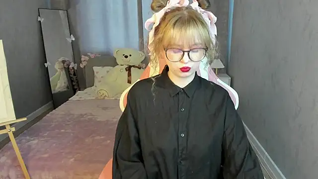 Helen Carson online show from April 21, 2026, 1:18 am