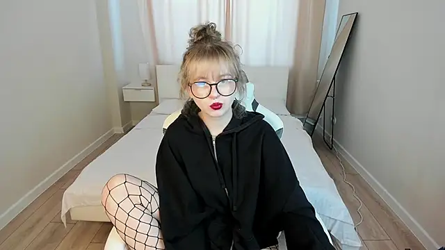 Helen Carson online show from April 18, 2026, 1:08 am