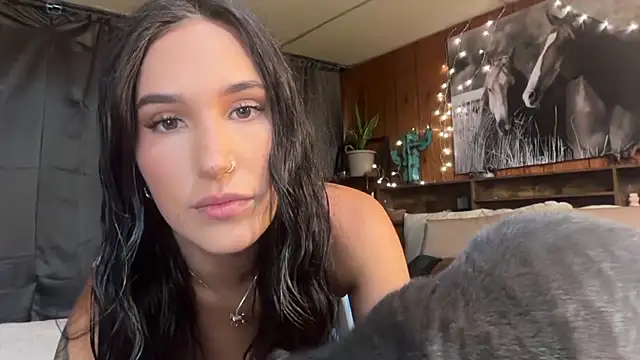 Snapshot of ella2sweet chatting on July 6, 2026, 1:07 pm ella2sweet online show from July 6, 2026, 1:07 pm