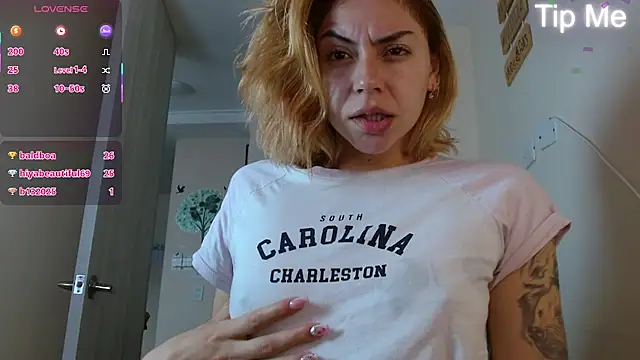 Snapshot of aprildumont chatting on July 1, 2026, 11:32 am aprildumont online show from July 1, 2026, 11:32 am