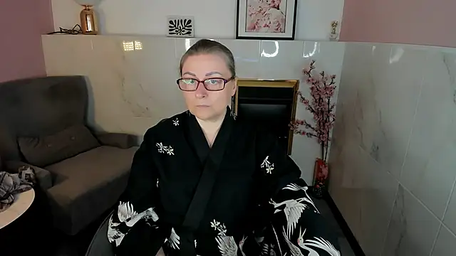 Alexandra Kind online show from April 17, 2026, 1:36 pm