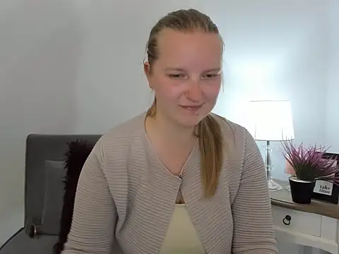 Snapshot of RoseTeacherX chatting on April 21, 2026, 5:30 pm RoseTeacherX online show from April 21, 2026, 5:30 pm