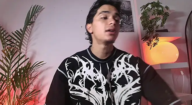 andyypalmer  online show from May 22, 2026, 6:11 am