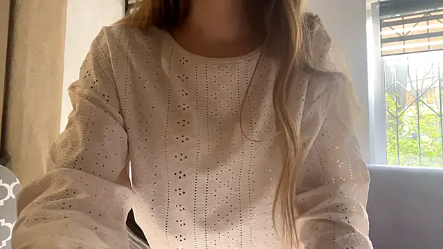 AgataAites online show from April 18, 2026, 5:21 am