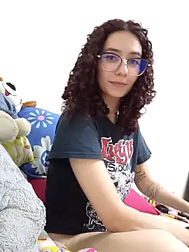 Aura Phone online show from April 18, 2026, 3:42 am