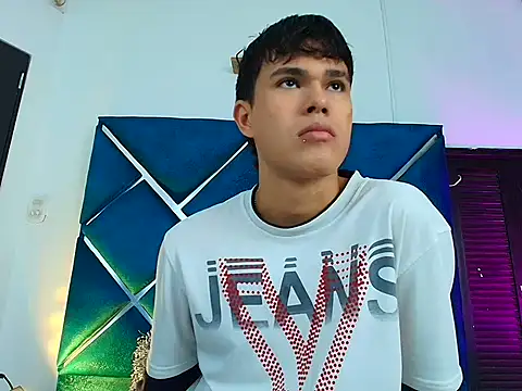 EdwinBoys online show from April 17, 2026, 12:52 pm