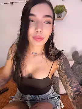 milasantana  online show from June 10, 2026, 8:32 pm