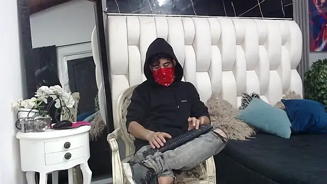 aaron jones 1 online show from April 16, 2026, 8:09 pm