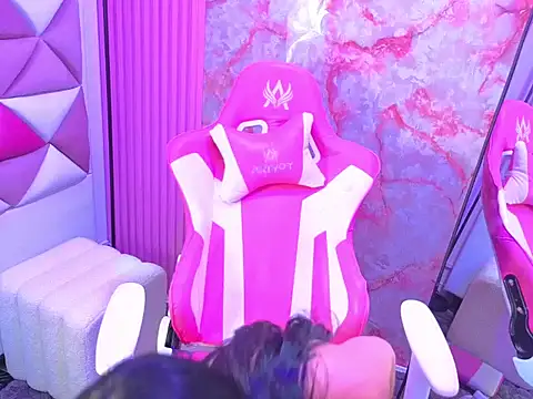 Lucy Owen26 online show from April 18, 2026, 8:09 pm