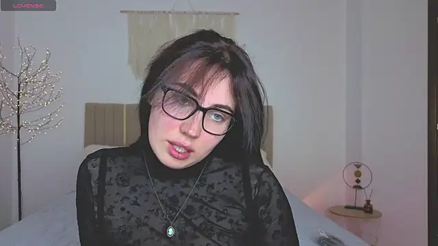 Snapshot of Shiraazsh_ chatting on May 11, 2026, 8:50 pm Shiraazsh online show from May 11, 2026, 8:50 pm