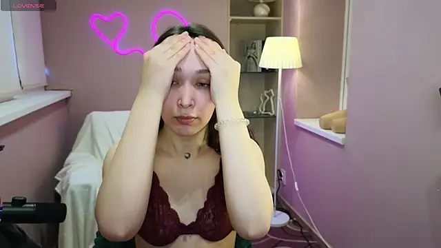 belladvllam online show from April 17, 2026, 7:11 am