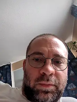 gayboyx77 online show from June 3, 2026, 9:43 am