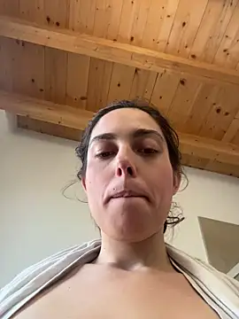 AnnaFragolina online show from April 28, 2026, 9:14 am