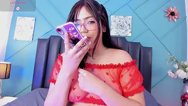 Snapshot of MiluVegaa_ chatting on April 25, 2026, 11:57 am MiluVegaa online show from April 25, 2026, 11:57 am