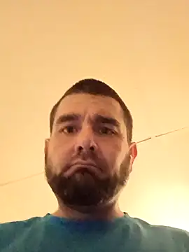 eddsmiles7 online show from April 16, 2026, 11:18 pm