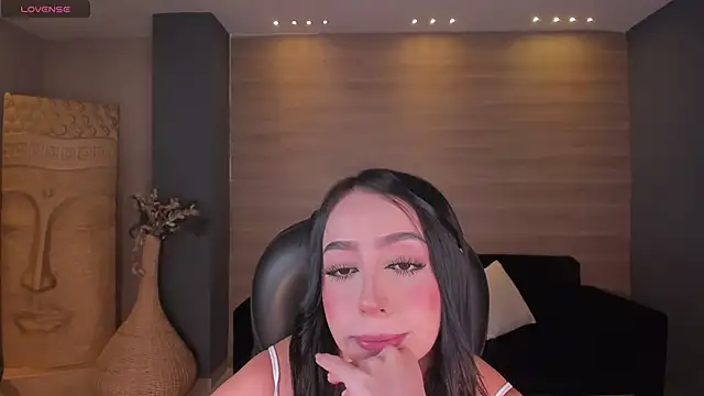 Snapshot of PaulineSanz chatting on May 28, 2026, 7:42 pm PaulineSanz online show from May 28, 2026, 7:42 pm