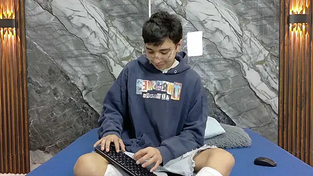 Snapshot of NoahWalker__ chatting on July 16, 2026, 11:18 am NoahWalker online show from July 16, 2026, 11:18 am